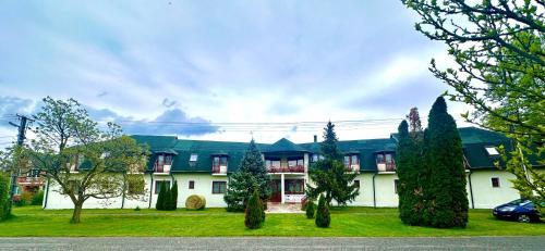 Éden Panzio in Buk, Hungary