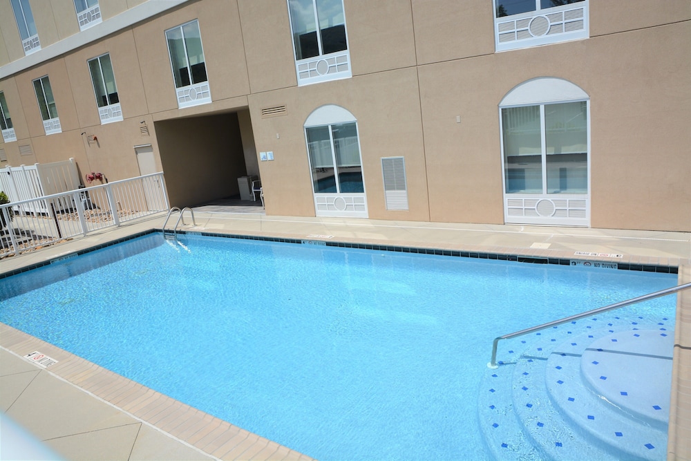 Holiday Inn Express & Suites Caryville by IHG - photo 26
