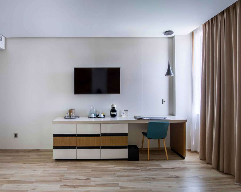 Desk Junior Suite
