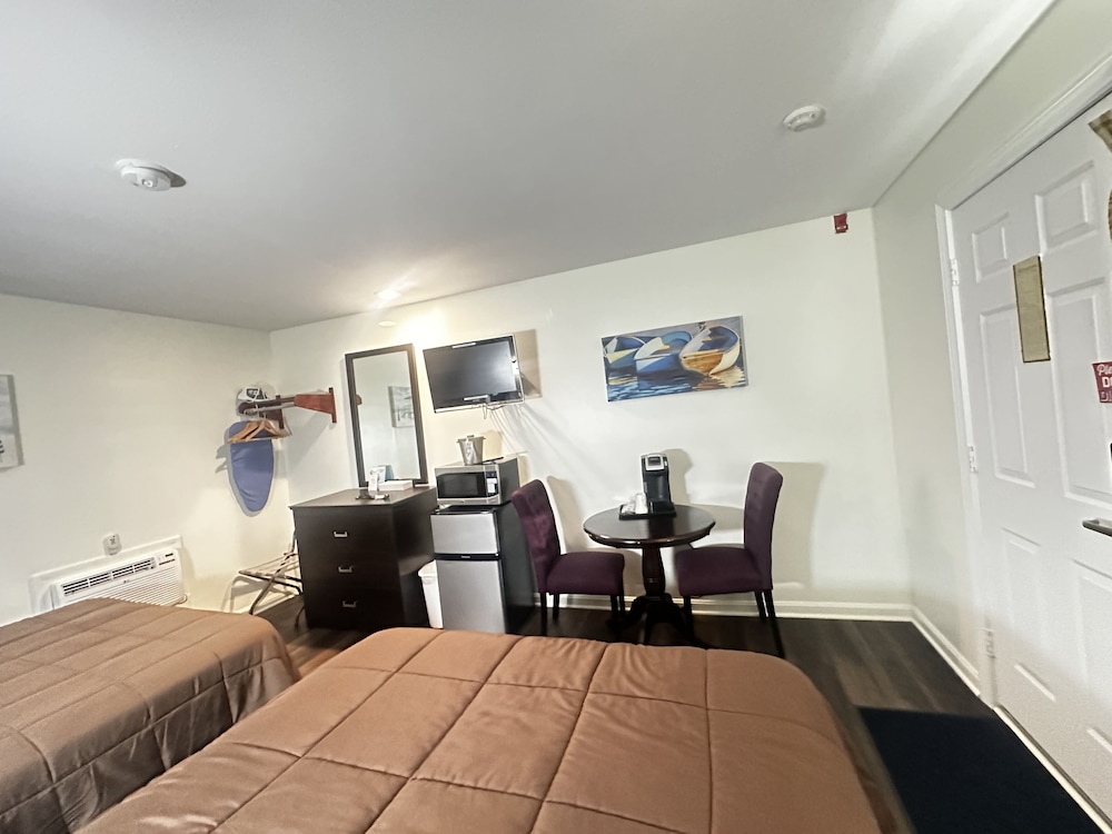 Blue Spruce Motel & Townhouses - photo 4