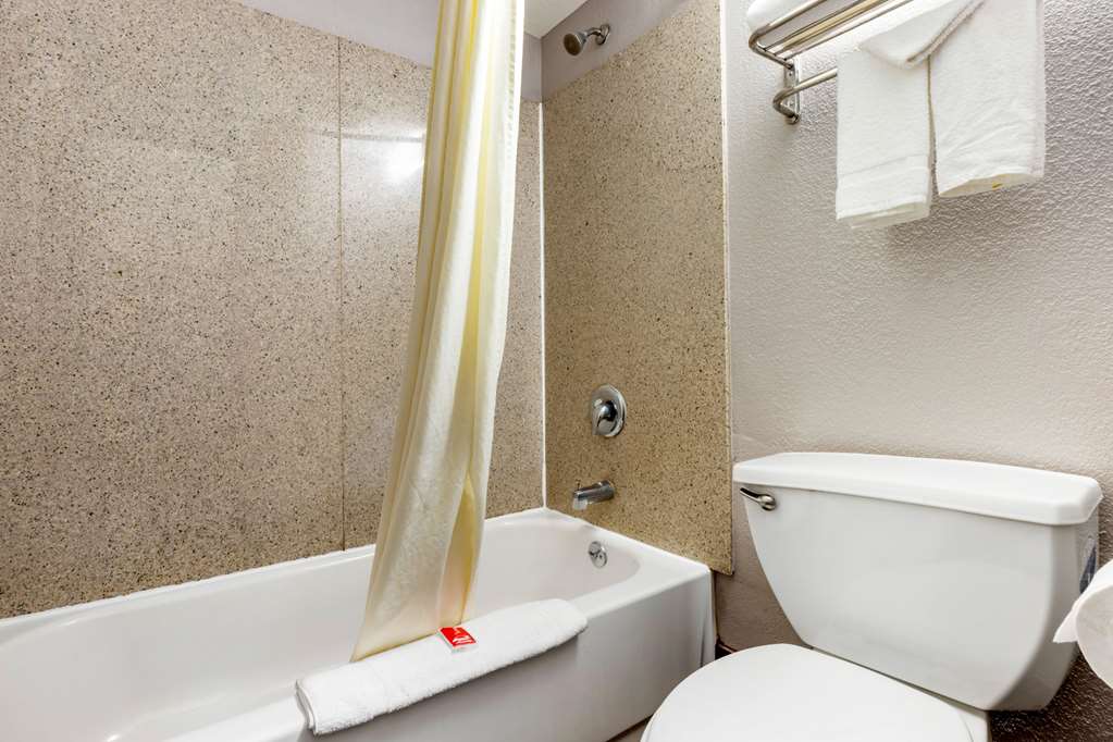 Econo Lodge Rock Hill - photo 15