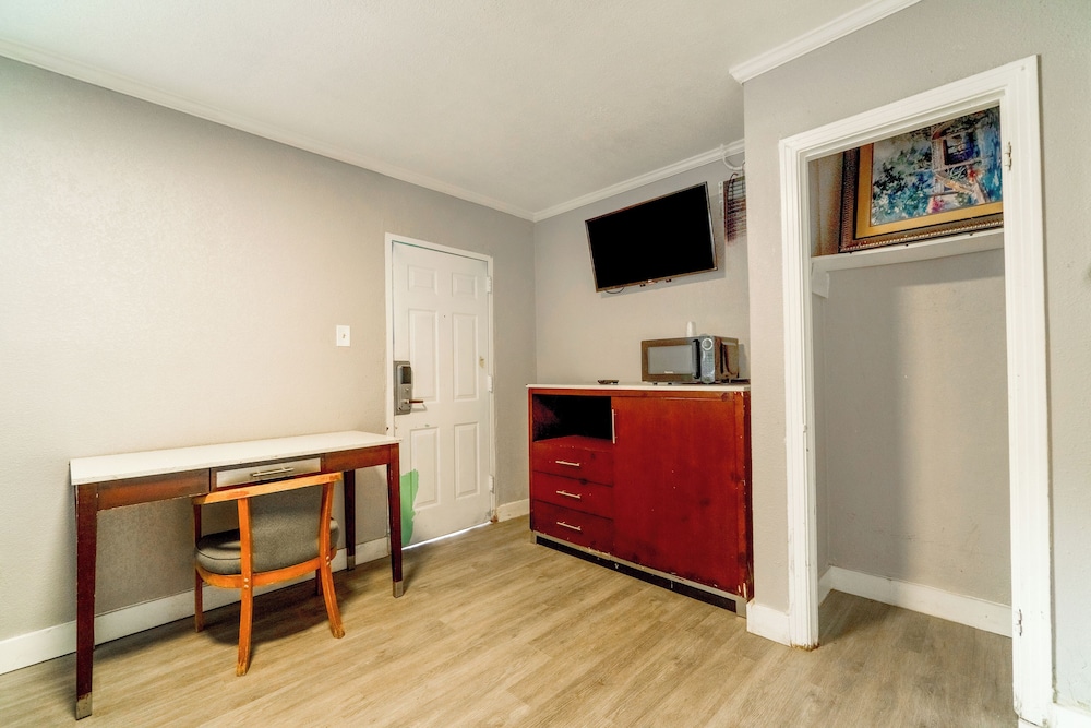 Alamo Oasis Inn And Suites By Oyo San Antonio - photo 23