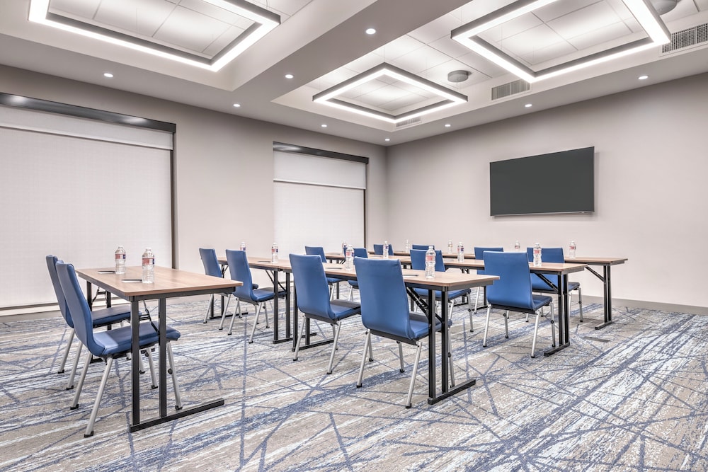 Holiday Inn Express & Suites Austin Airport East by IHG - photo 55