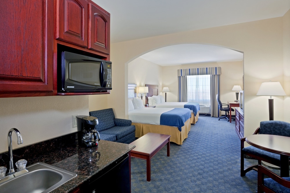 Holiday Inn Express & Suites Pampa by IHG - photo 40