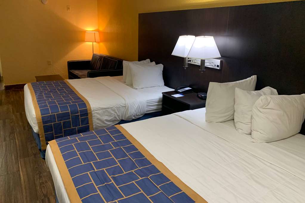 Days Inn & Suites by Wyndham Tampa Raymond James Stadium - photo 36