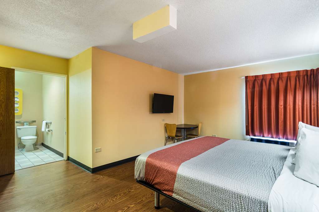 Motel 6 Libertyville IL - photo 11