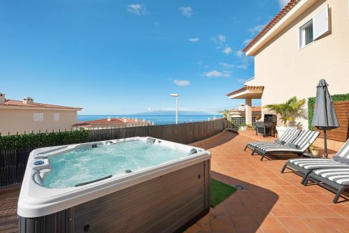 Villa View Candesol Con Jacuzzi Privado — 4-Star Luxury Hotel in Santiago Del Teide, Spain