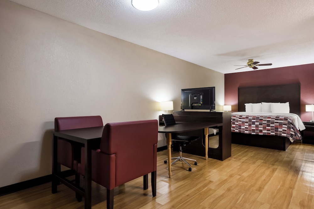 Red Roof Inn & Suites Statesboro University - photo 16