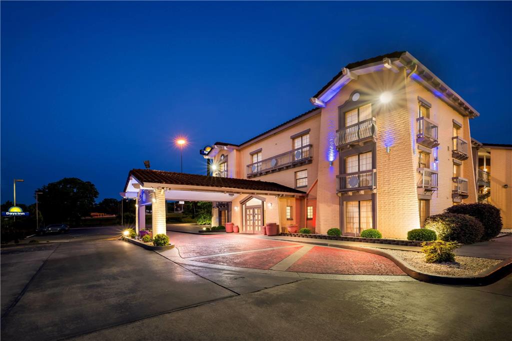 Days Inn by Wyndham Birmingham West - photo 7