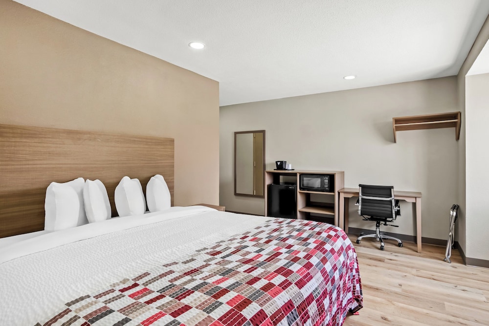Red Roof Inn & Suites Euless DFW Airport Southwest - photo 18
