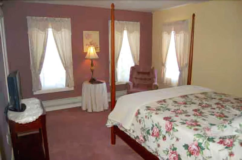The Pines Inn Lake Placid - photo 4