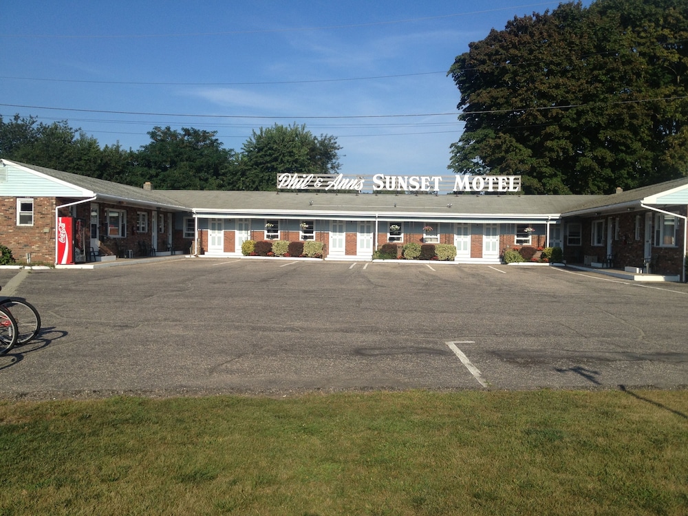 Phil & Anns Sunset Motel - photo 31