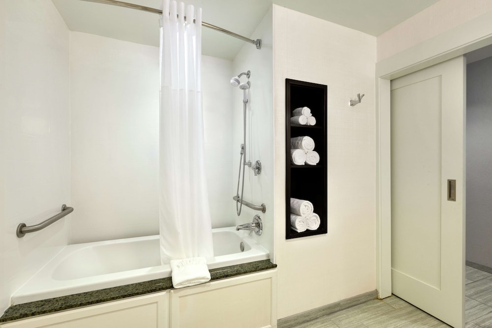 Hampton Inn & Suites Nashville Downtown - photo 46