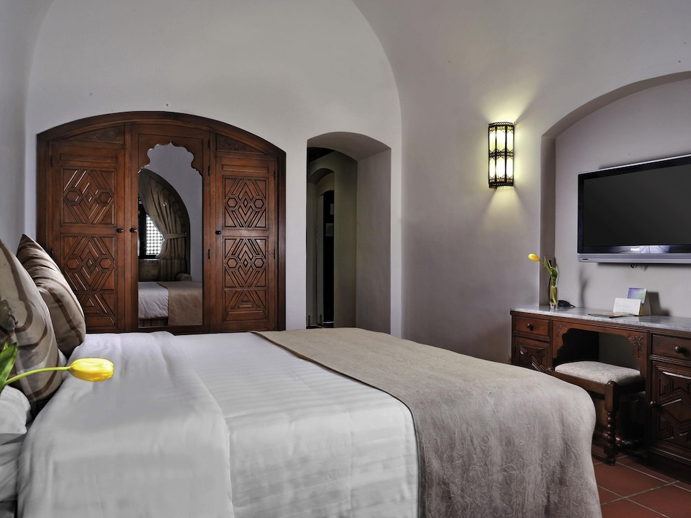 Шаркс Бей: Курортный отель Mövenpick Resort Sharm El Sheik Naama Bay
