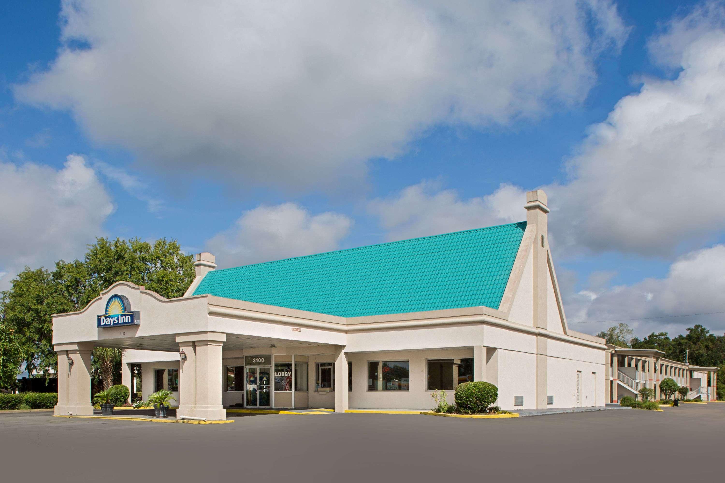 Days Inn by Wyndham Tallahassee Government Center - photo 2