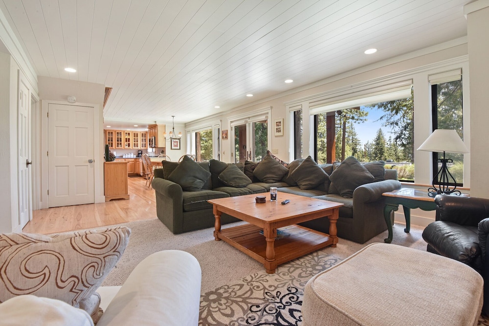 Tahoe Highlands Hideaway - last minute hotel in Unknown City