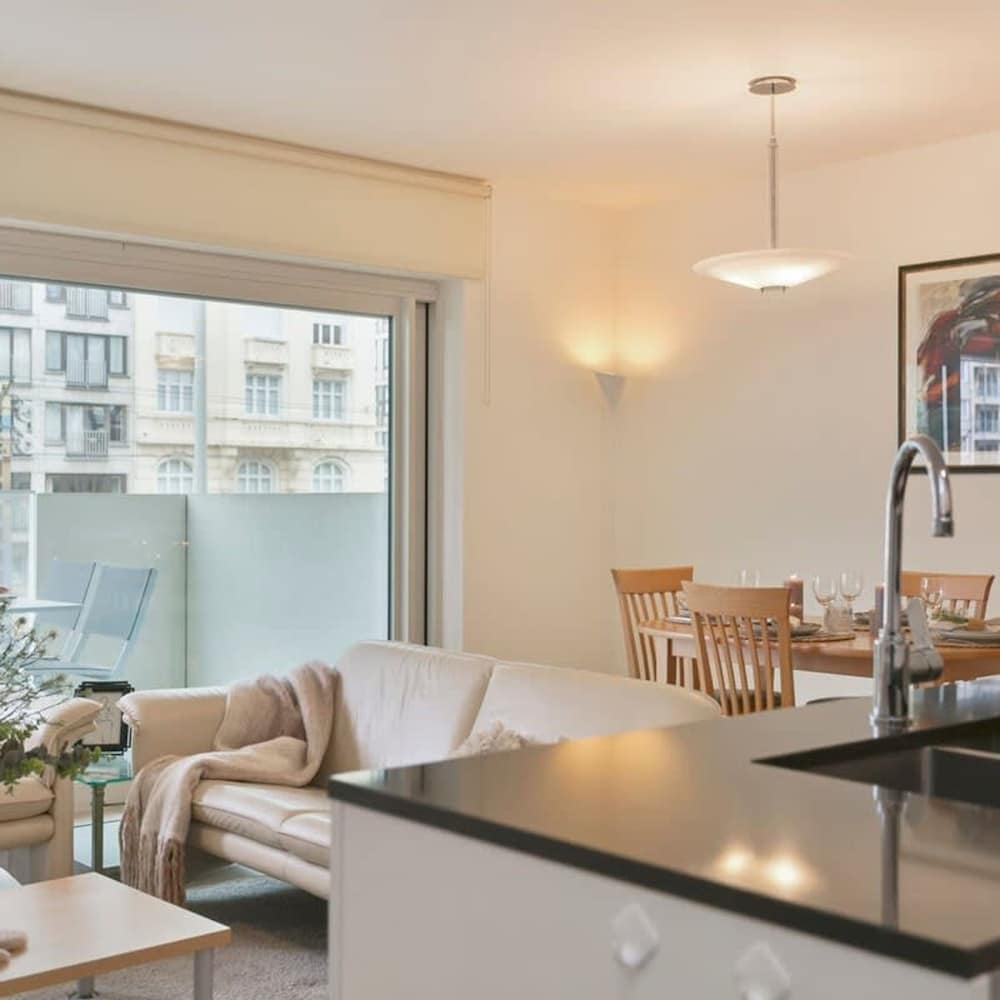 Cosy Family Apartment With Parking Near the Beach — 4-Star Luxury Hotel in Ostend, Belgium