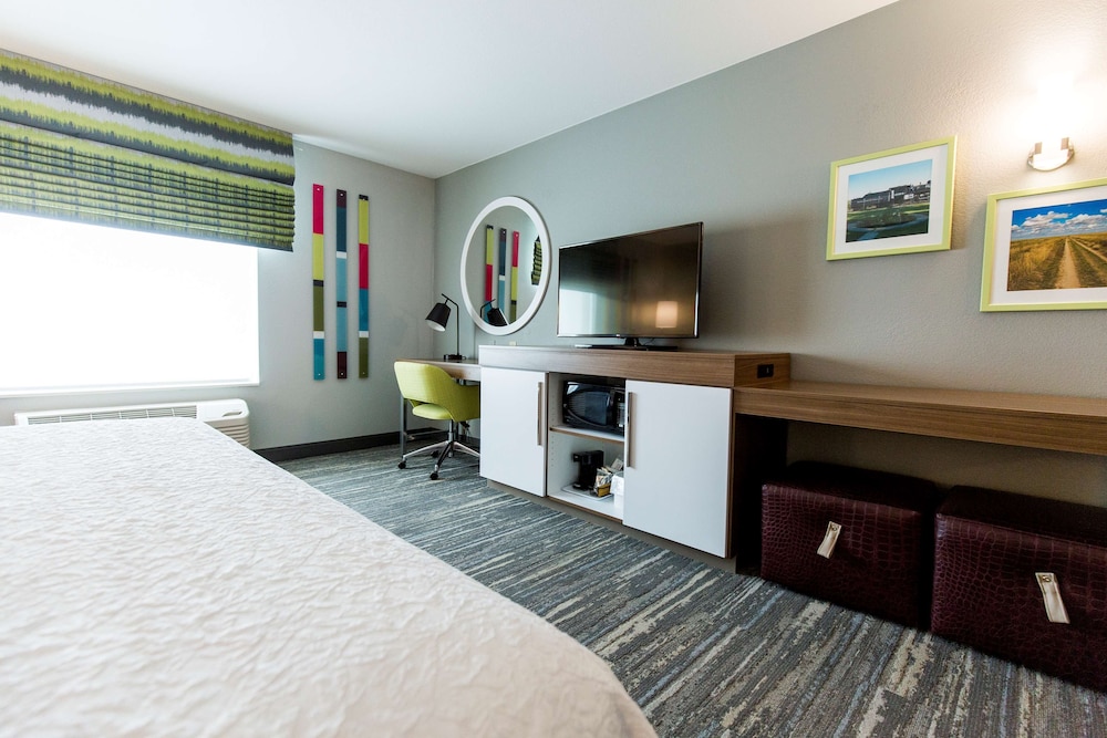 Hampton Inn Bismarck - photo 9