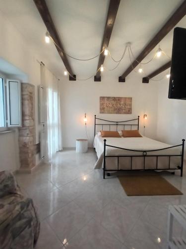 Antiche Mura Apartments Cielo di Puglia 2 matrimoniali cucina e terrazzo — 4-Star Luxury Hotel in Turi, Italy