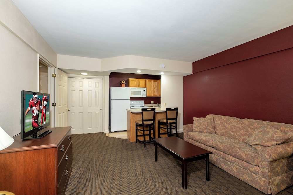Red Roof Inn & Suites Hazleton - photo 19