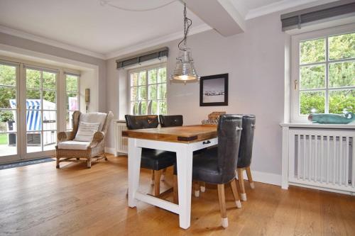 Appartement Herzzeit — 4-Star Luxury Hotel in Tinnum, Germany