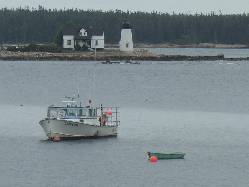 Elsa's Inn on the Harbor - photo 19
