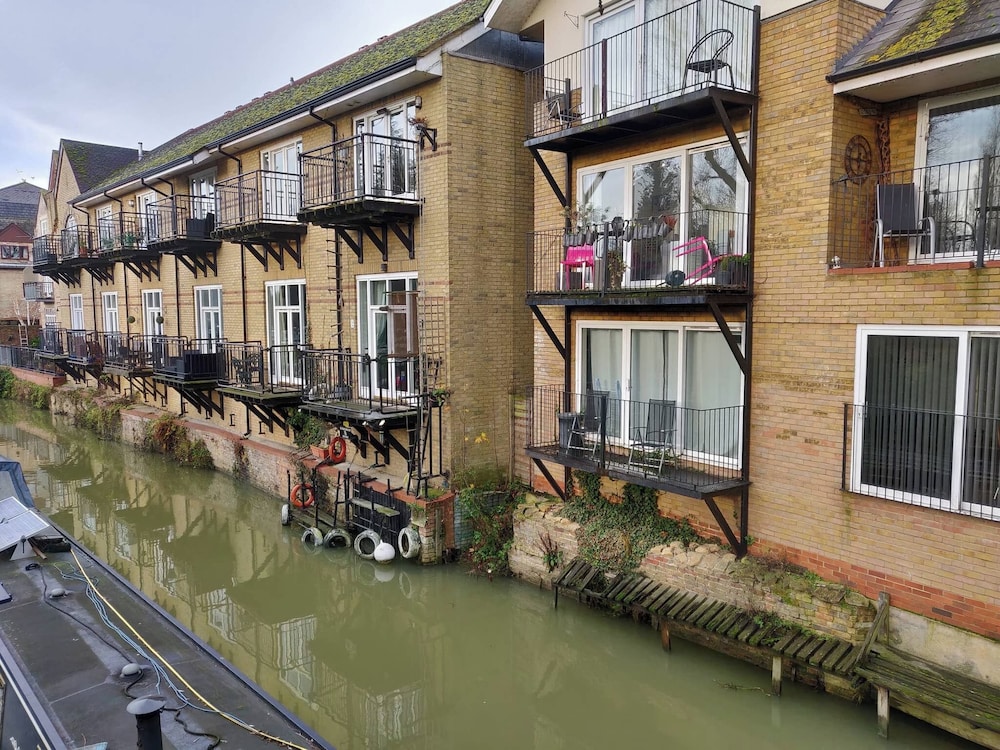 Marina View Duplex Apt 2 BR Parking St Neots Town Centre — 4-Star Luxury Hotel in Saint Neots, United Kingdom