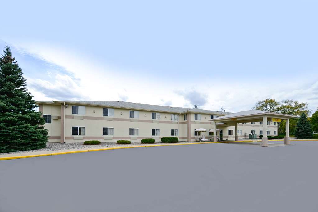 Americas Best Value Inn Charlotte MI - photo 32