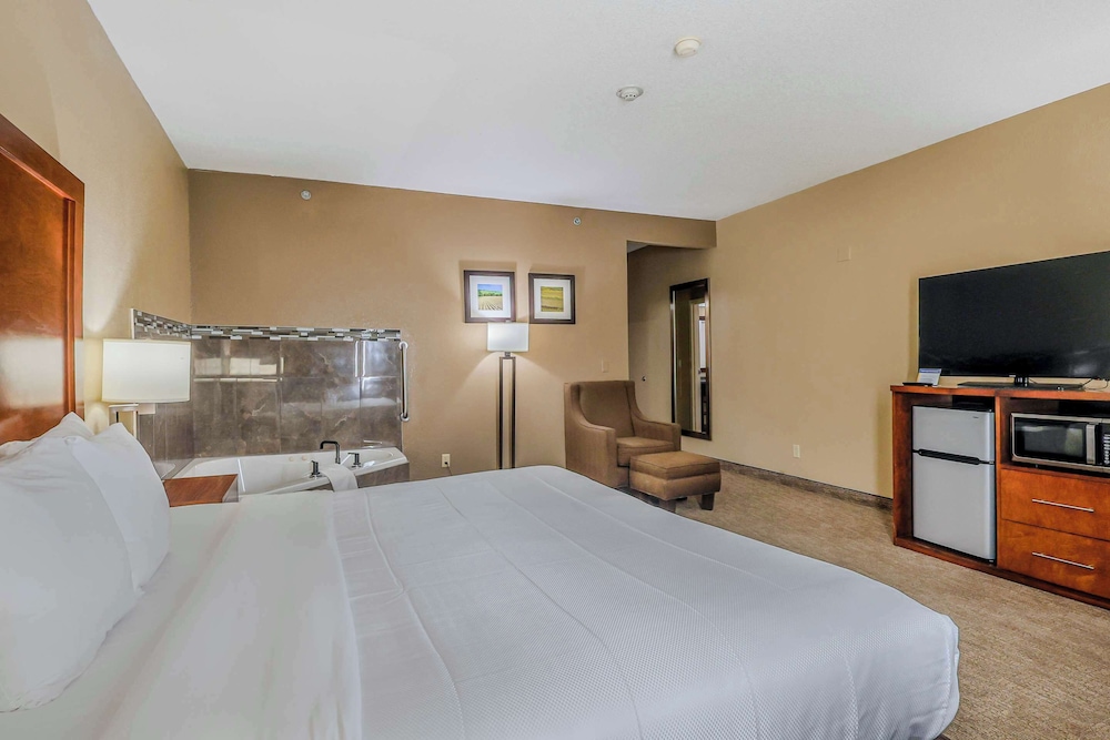 Comfort inn Ottawa Kansas - photo 12