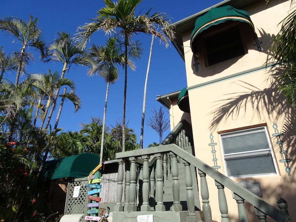 Suite Dreams Inn by the Beach - photo 2