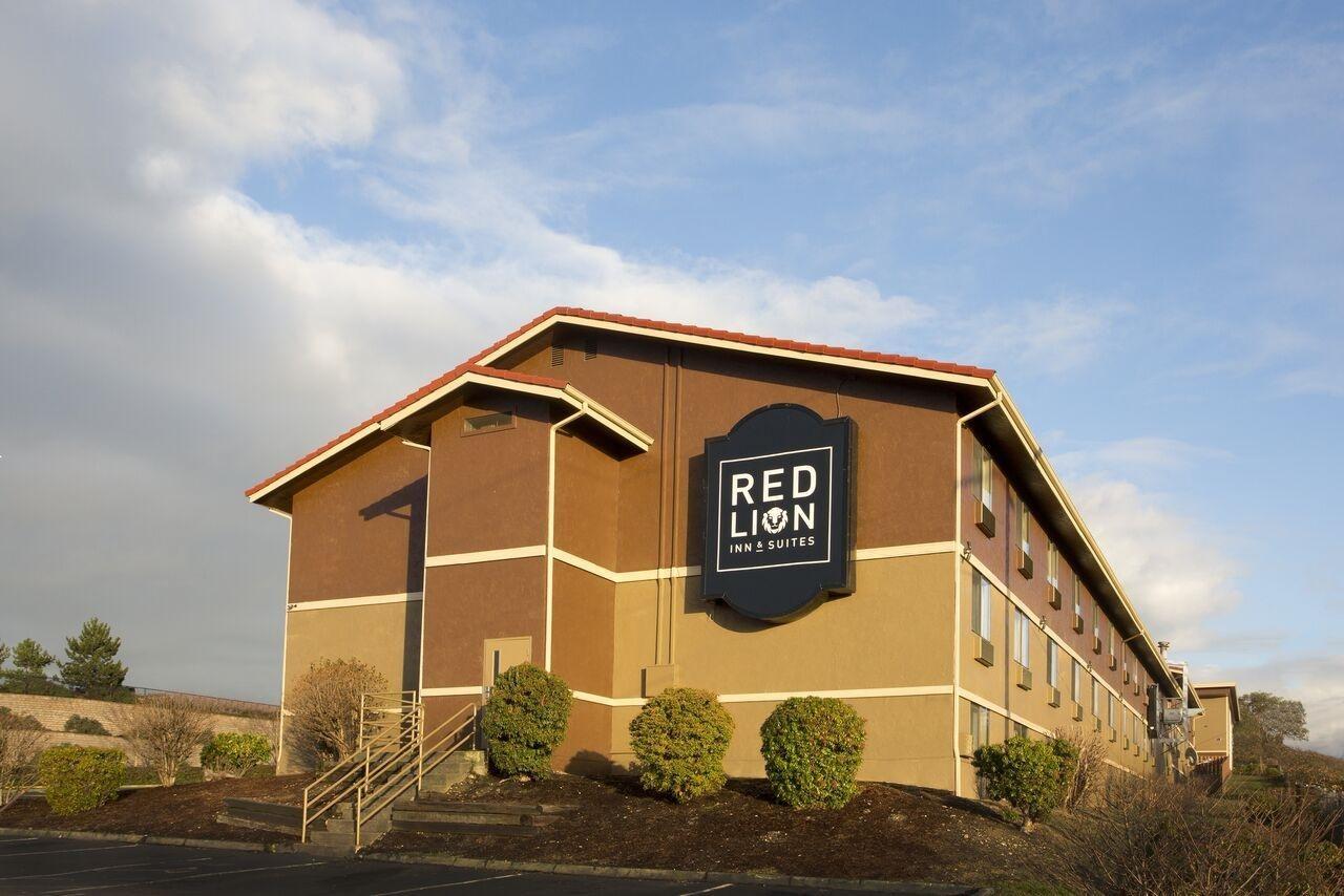 Red Lion Inn & Suites Federal Way - featured photo