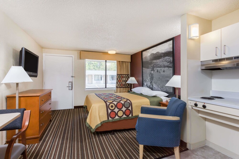 Super 8 by Wyndham Aberdeen Southern Pines - photo 12