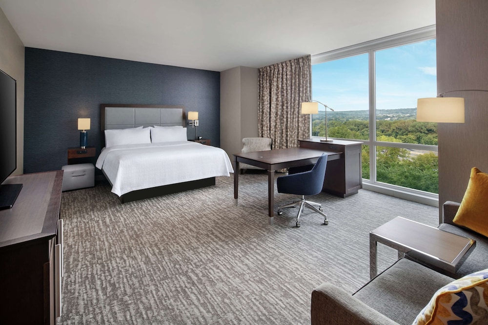 Hampton Inn & Suites Teaneck Glenpointe - photo 13