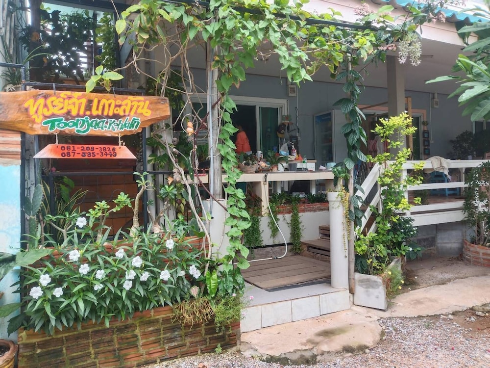 Toonja Kohlarn - carbon neutral hotel in Ban Ko Lan