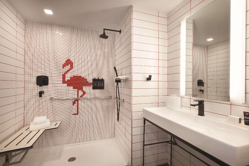 Kompose Boutique Hotel Miami Airport - photo 11
