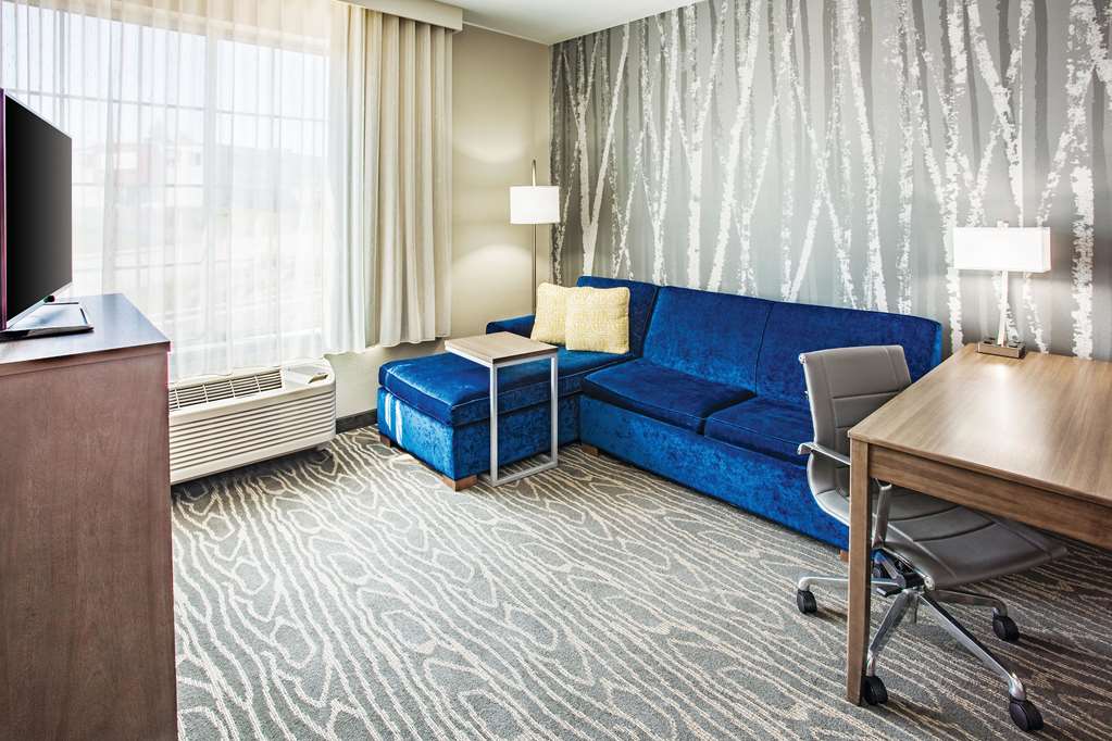 La Quinta Inn & Suites by Wyndham Duluth - photo 18