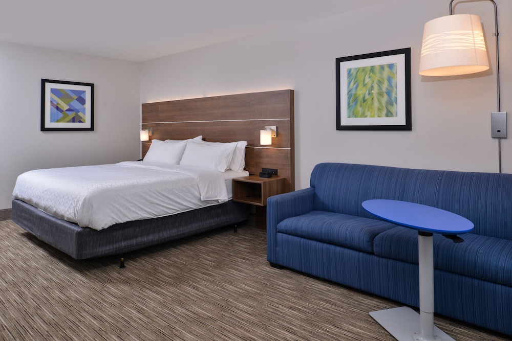 Holiday Inn Express & Suites Marshalltown by IHG - photo 9