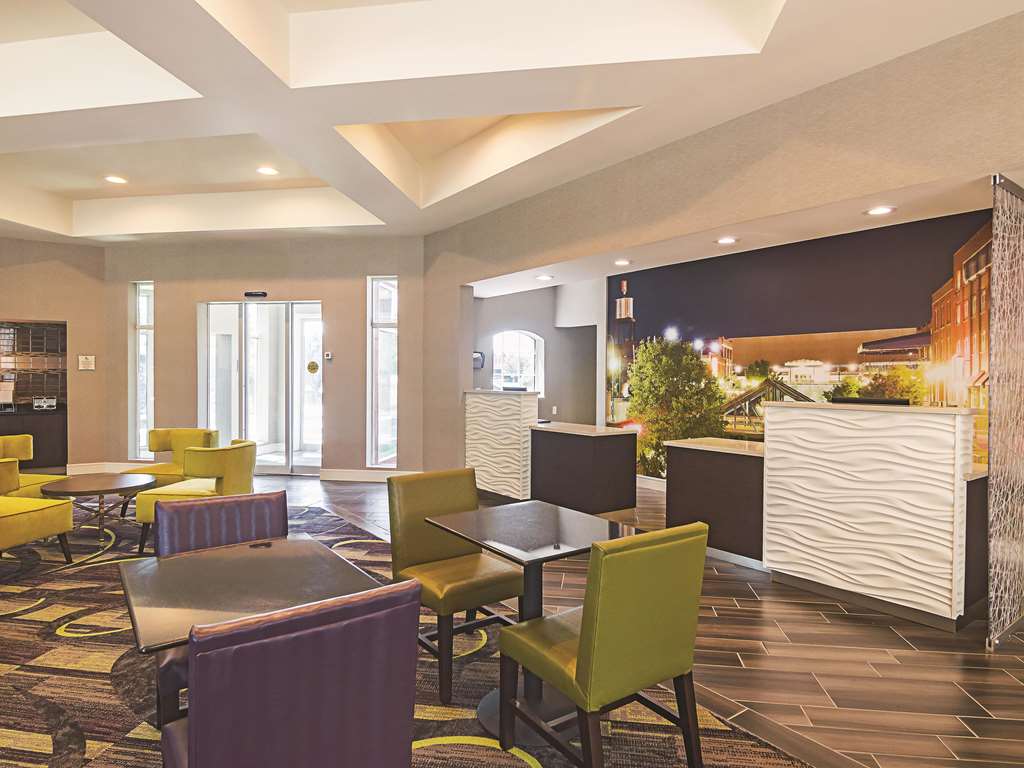 La Quinta Inn & Suites by Wyndham Oklahoma City NW Expwy - photo 12