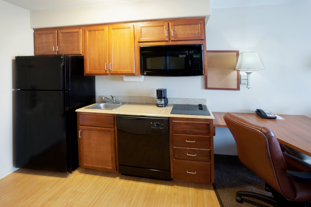 Candlewood Suites Victoria By Ihg - photo 9
