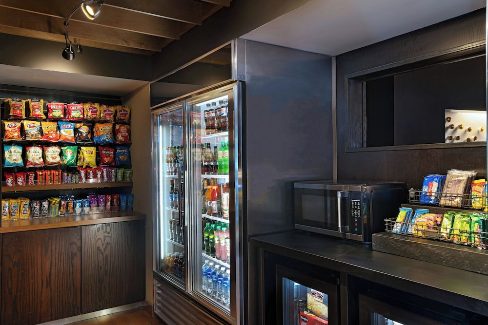Courtyard Marriott Aksarben Village - photo 20