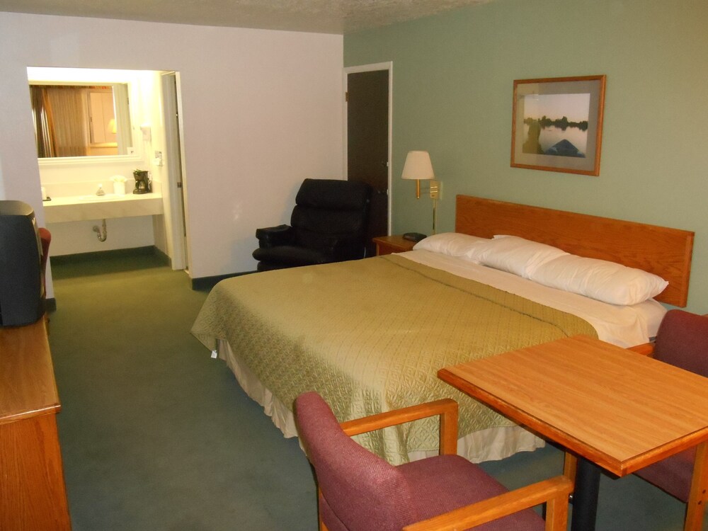 Henry's Fork Inn - photo 5