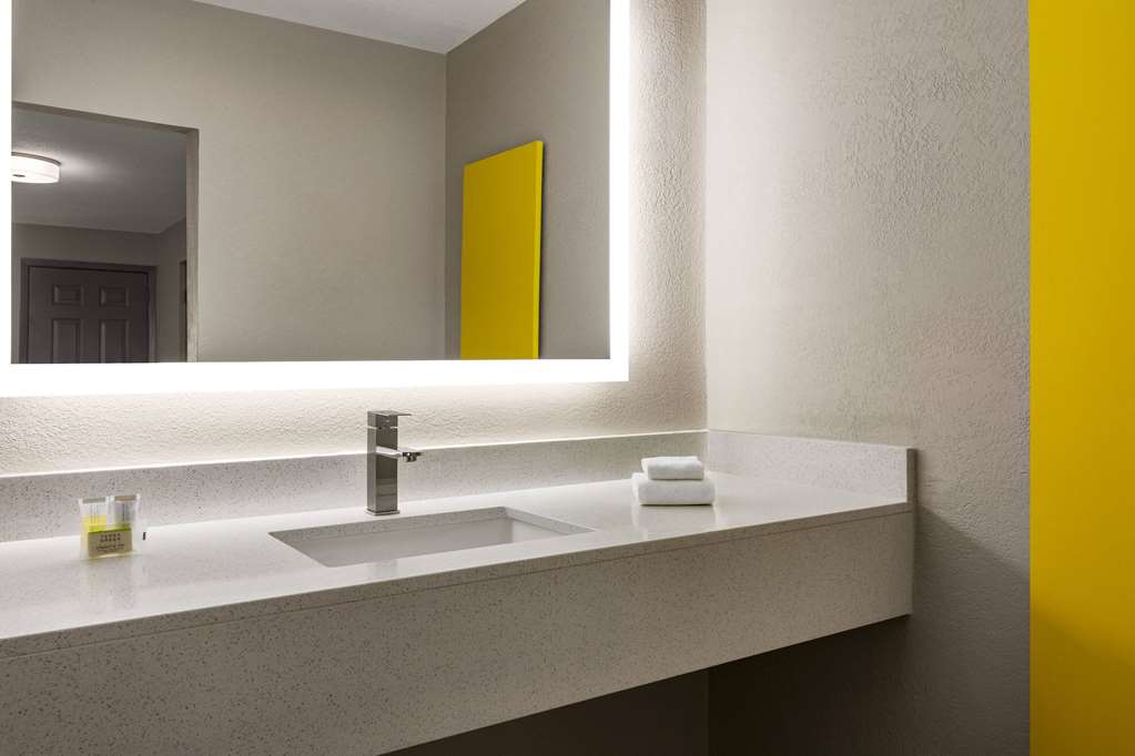 Days Inn by Wyndham Memphis at Graceland - photo 34
