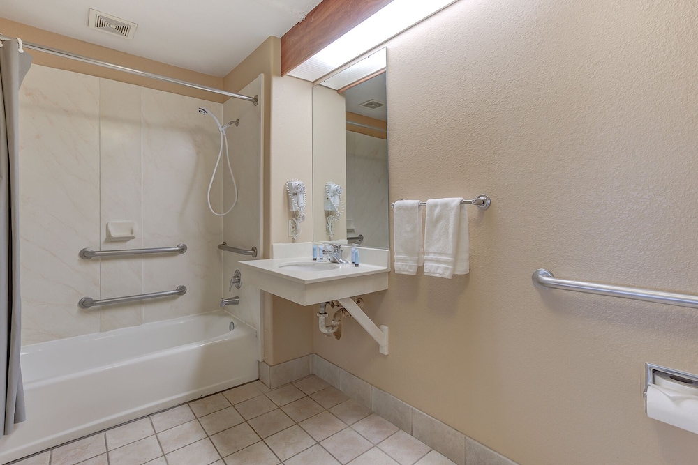 Shasta Pines Motel & Suites - photo 27