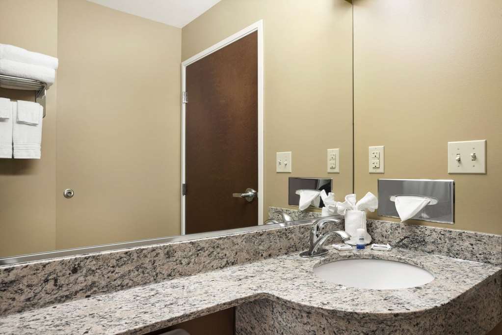 Microtel Inn & Suites by Wyndham Cambridge - photo 10