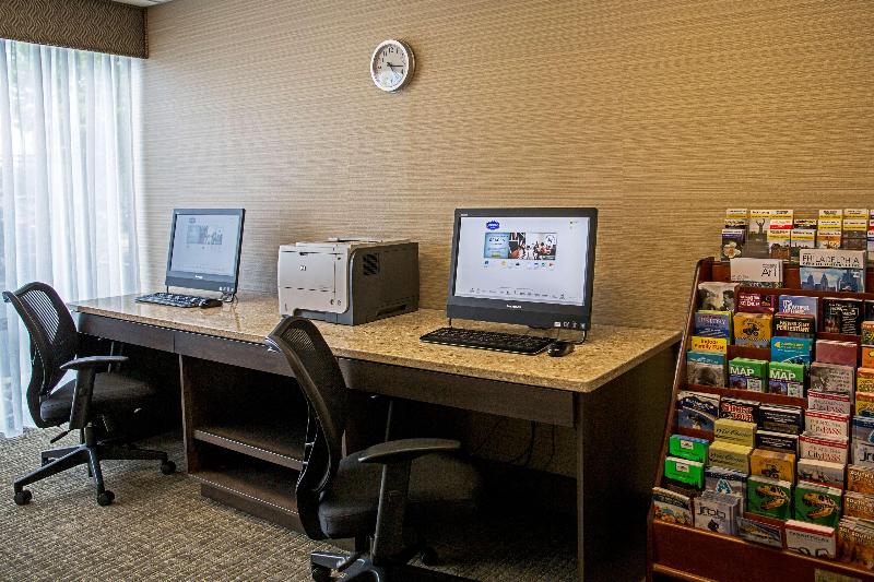 Hampton Inn Philadelphia International Airport - photo 28