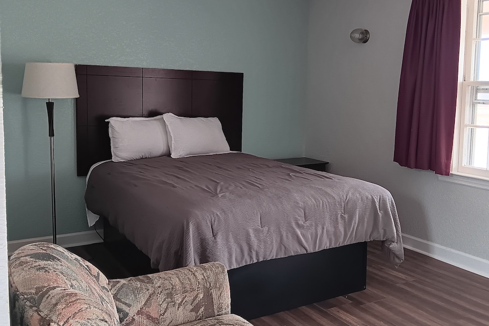 Sheldon's Motel and Restaurant - photo 11
