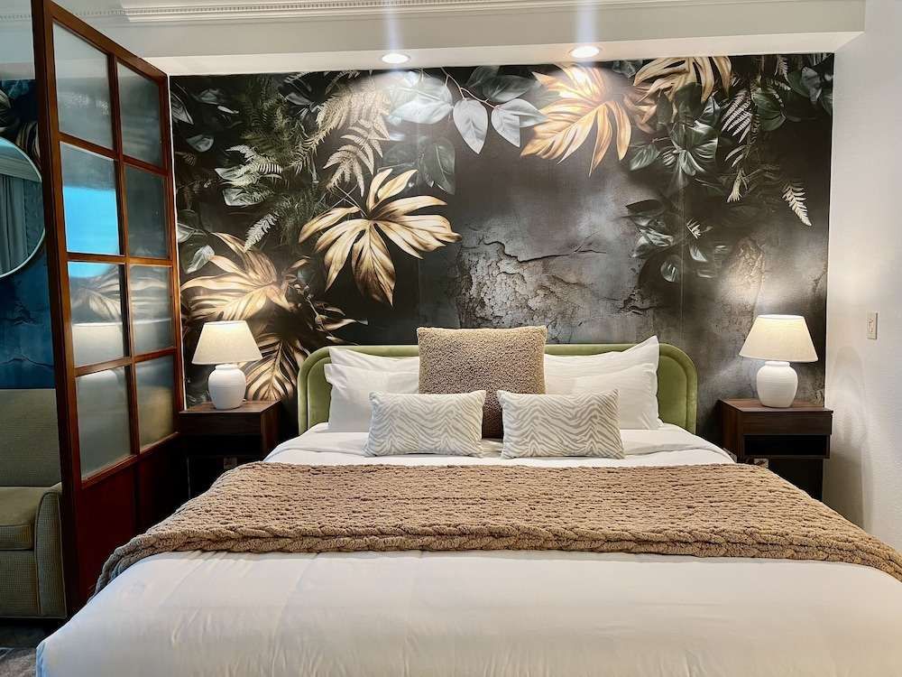 Premium Suite w balcony at The Signature — 4-Star Luxury Hotel in Las Vegas, United States
