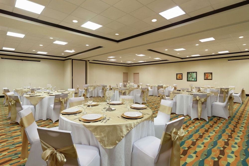 Hampton Inn & Suites Houston Pasadena - photo 32