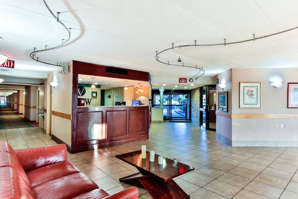 The View Inn & Suites - photo 2