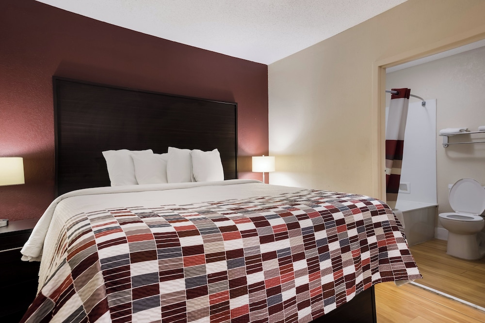 Red Roof Inn & Suites Statesboro University - photo 14
